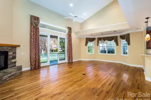 124 Towne Pl Dr, Hendersonville, NC 28792 - Photo 4