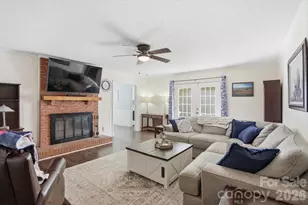 7245 Hopeton Rd, Charlotte, NC 28210 - Photo 2