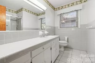 201 N Pine St, Lowell, NC 28098 - Photo 16