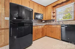 201 N Pine St, Lowell, NC 28098 - Photo 10