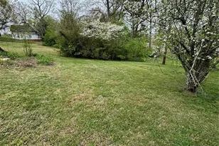 819 N Piedmont Ave, Kings Mountain, NC 28086 - Photo 6