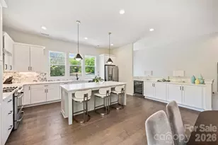 1500 Hawthorne Ln, Charlotte, NC 28205 - Photo 8