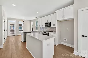 150 Red Azalea Ln, Charlotte, NC 28217 - Photo 4
