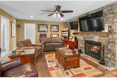 290 Sweetwater Hills Drive, Hendersonville, NC 28791 - Photo 32