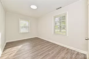 301 Seldon Dr, Charlotte, NC 28216 - Photo 12