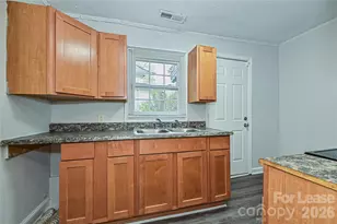 301 Seldon Dr, Charlotte, NC 28216 - Photo 8