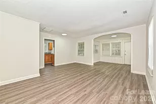 301 Seldon Dr, Charlotte, NC 28216 - Photo 2