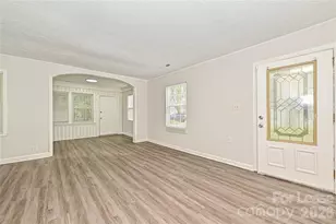 301 Seldon Dr, Charlotte, NC 28216 - Photo 4