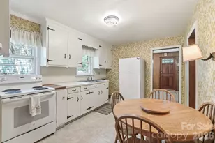 4728 Grasset Ave, Charlotte, NC 28269 - Photo 10