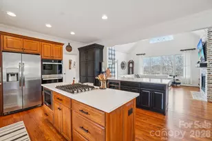 1409 Woodsong Dr, Hendersonville, NC 28791 - Photo 8