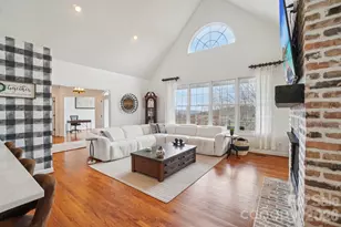 1409 Woodsong Dr, Hendersonville, NC 28791 - Photo 2