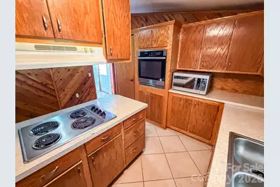 2746 Orangewood Lane, Newton, NC 28658 - Photo 24