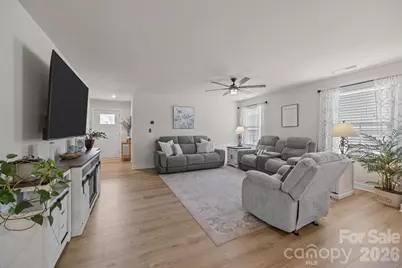 410 Hollis Place, Lancaster, SC 29720 - Photo 4