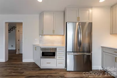 1203 Fleetwood Plaza, Hendersonville, NC 28739 - Photo 14