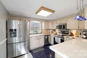 112 Gibbs St, Hendersonville, NC 28739 - Photo 6