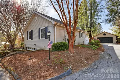 112 Gibbs Street, Hendersonville, NC 28739 - Photo 2