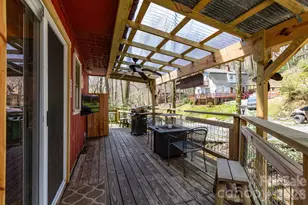 2670 Dicks Creek Rd, Whittier, NC 28789 - Photo 2