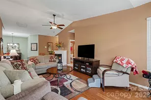 16627 Timber Crossing Rd, Charlotte, NC 28213 - Photo 10