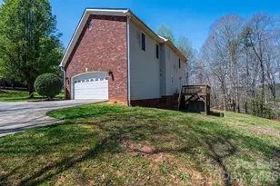 2586 Henry Falls Dr, Hickory, NC 28602 - Photo 8