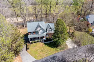 2586 Henry Falls Dr, Hickory, NC 28602 - Photo 2