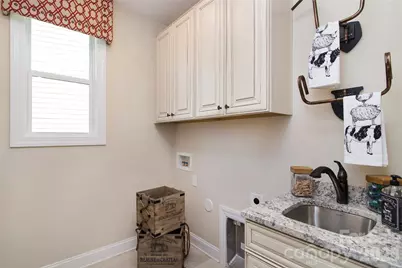 8941 Silver Springs Court, Charlotte, NC 28215 - Photo 12