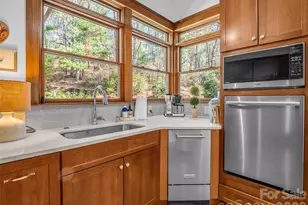 720 Overlook Dr, Flat Rock, NC 28731 - Photo 8