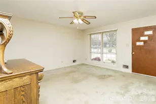 537 32nd St SW, Hickory, NC 28602 - Photo 2