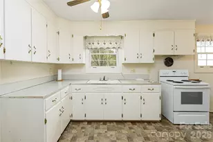 537 32nd St SW, Hickory, NC 28602 - Photo 6