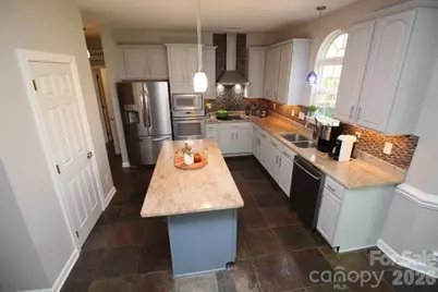 4600 Hanging Ivy Drive, Charlotte, NC 28215 - Photo 10