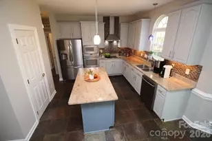 4600 Hanging Ivy Dr, Charlotte, NC 28215 - Photo 10