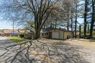 25 Montview Cir, Brevard, NC 28712 - Photo 32