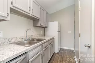 6165 Meadow Rose Ln, Charlotte, NC 28215 - Photo 10