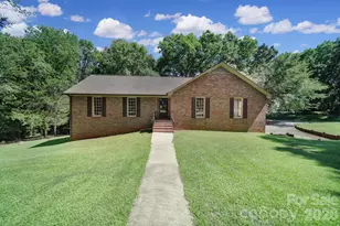 8927 Scarsdale Dr, Mint Hill, NC 28227 - Photo 2