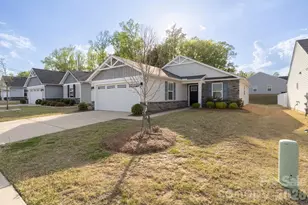 9747 Wardley Dr, Charlotte, NC 28215 - Photo 2