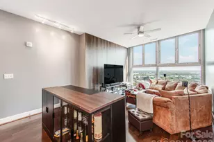 333 W Trade St, Charlotte, NC 28202 - Photo 8