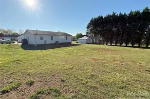 928 Lyndsey Brooke Ct, Lincolnton, NC 28092 - Photo 4