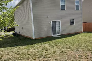 3102 Victoria Brook Ln, Charlotte, NC 28208 - Photo 4