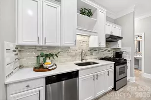 6415 Wakehurst Rd, Charlotte, NC 28226 - Photo 16