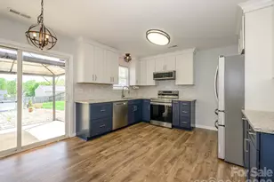 7036 Davis Forest Ln, Charlotte, NC 28262 - Photo 8