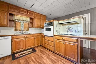 1401 E Union St, Morganton, NC 28655 - Photo 12