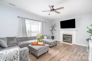 407 Goodloe Dr, Charlotte, NC 28262 - Photo 8