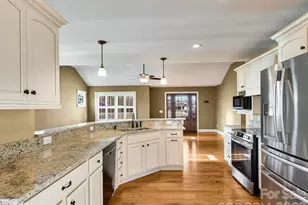 199 Macedonia Rd, Asheville, NC 28804 - Photo 8