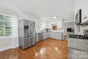 35 32nd Ave NW, Hickory, NC 28601 - Photo 2