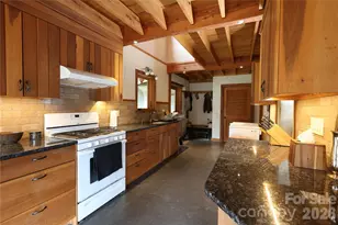 1422 Middle Fork Rd, Hendersonville, NC 28792 - Photo 12