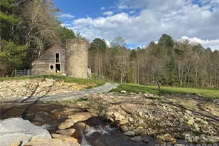 1422 Middle Fork Rd, Hendersonville, NC 28792 - Photo 2