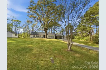 2104 Hillcrest Avenue, Albemarle, NC 28001 - Photo 2
