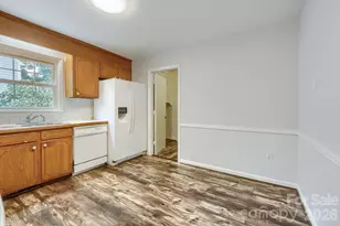1628 Bonnie Ln, Charlotte, NC 28213 - Photo 10