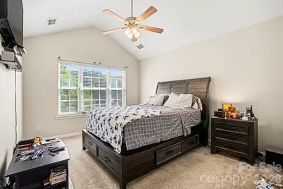 3915 Glenlea Commons Drive, Charlotte, NC 28216 - Photo 20