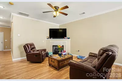 3915 Glenlea Commons Drive, Charlotte, NC 28216 - Photo 4