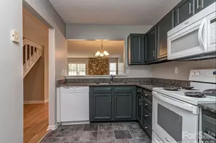 8211 Golf Ridge Dr, Charlotte, NC 28277 - Photo 4